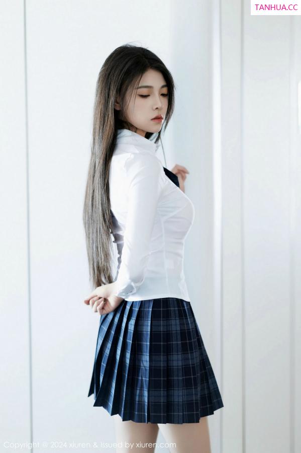 [XiuRen]高清写真图 2024.12.30 No.9682 初梦瑶 短裙美腿